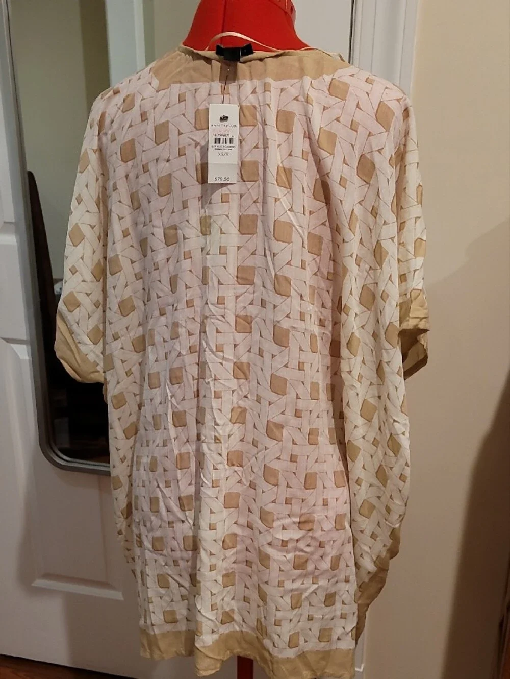 NWT Ann Taylor Beige and White Woven Kimono Wrap